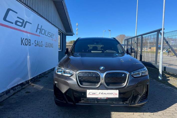 Sort BMW iX3 fra 2023
