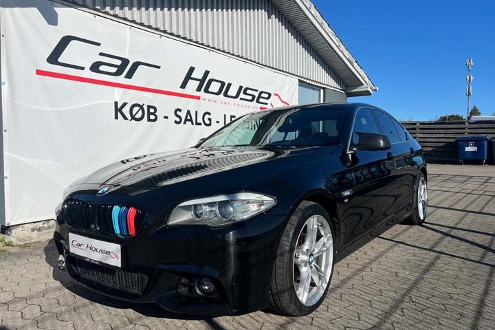 Sort BMW 520d fra 2014 set udefra