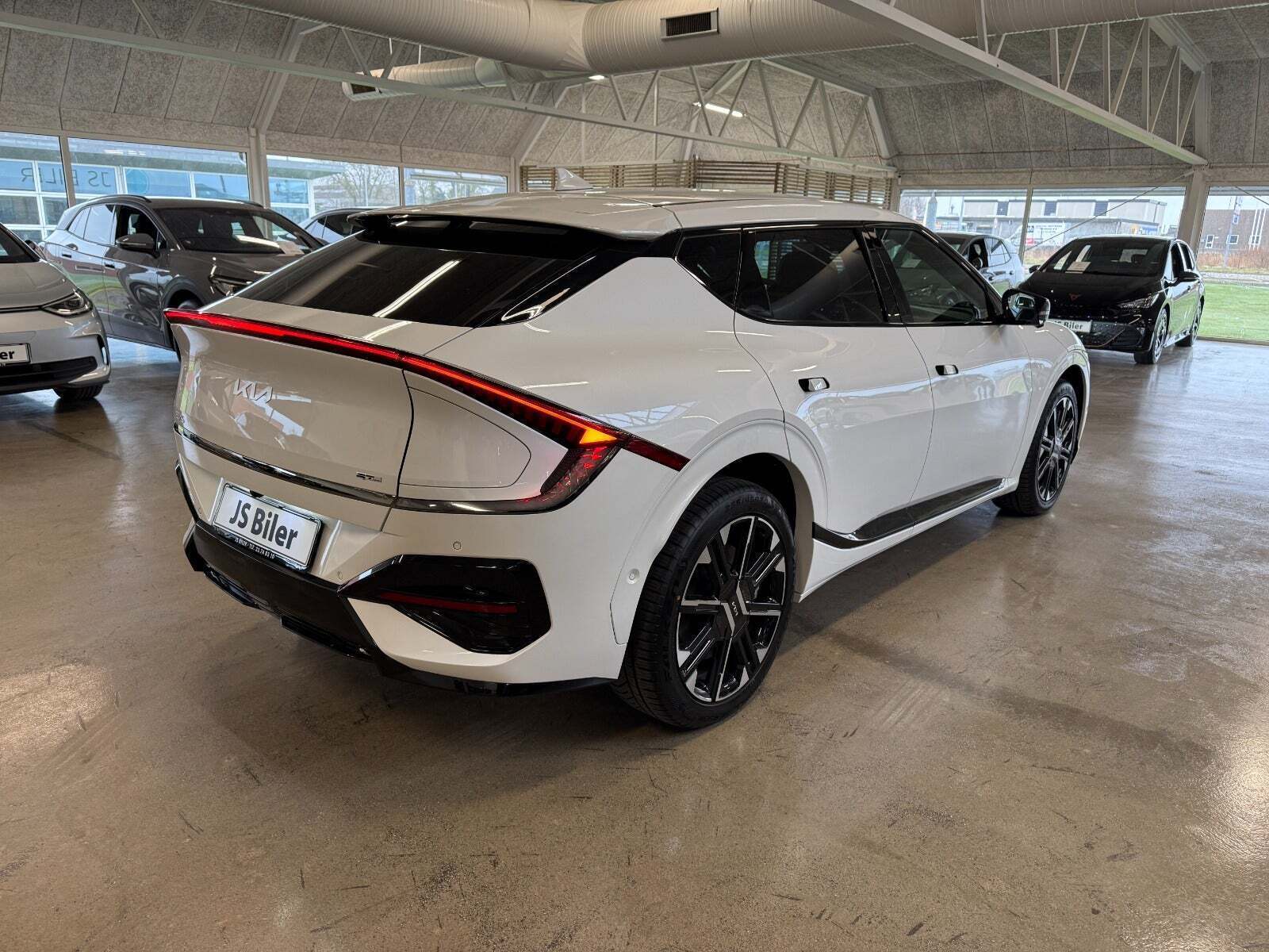 Hvid Kia EV6 fra 2025