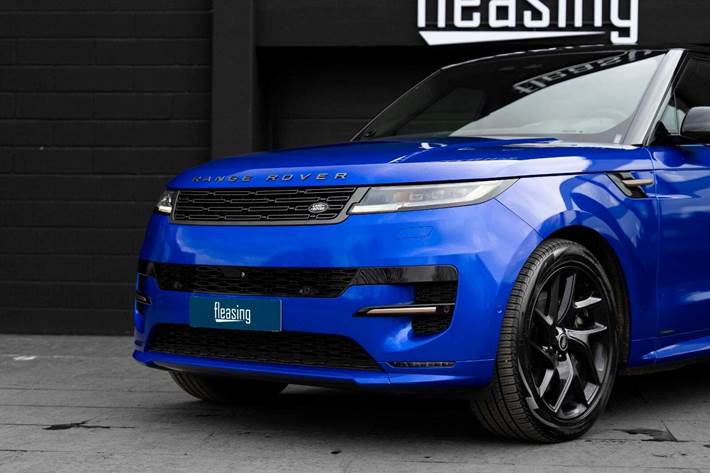 Blå Land Rover Range Rover sport fra 2023