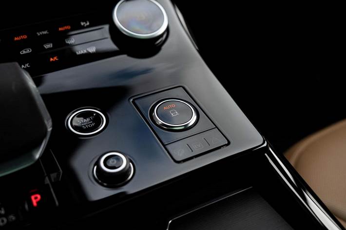 Blå Land Rover Range Rover sport fra 2023