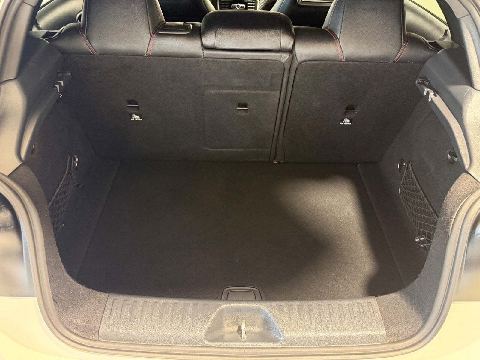 Hvid Mercedes A200 fra 2014