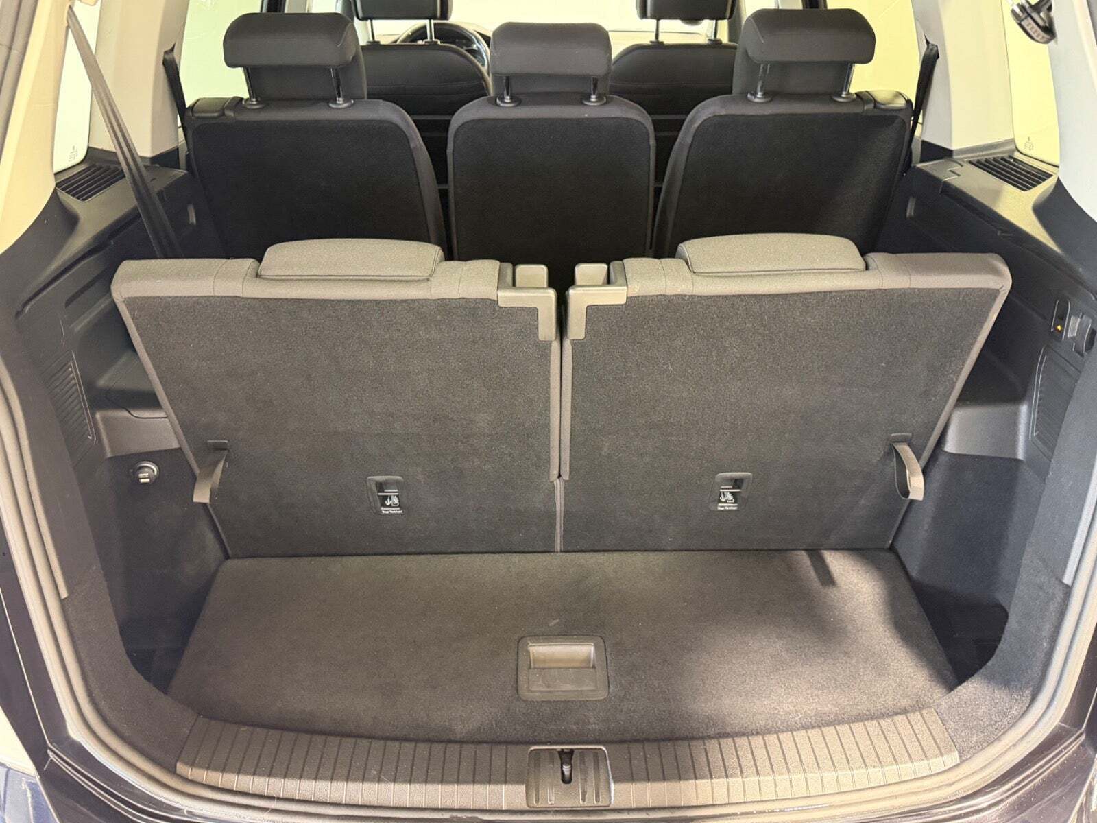 Sort VW Touran fra 2019