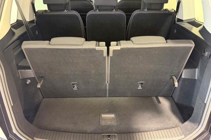 Sort VW Touran fra 2019