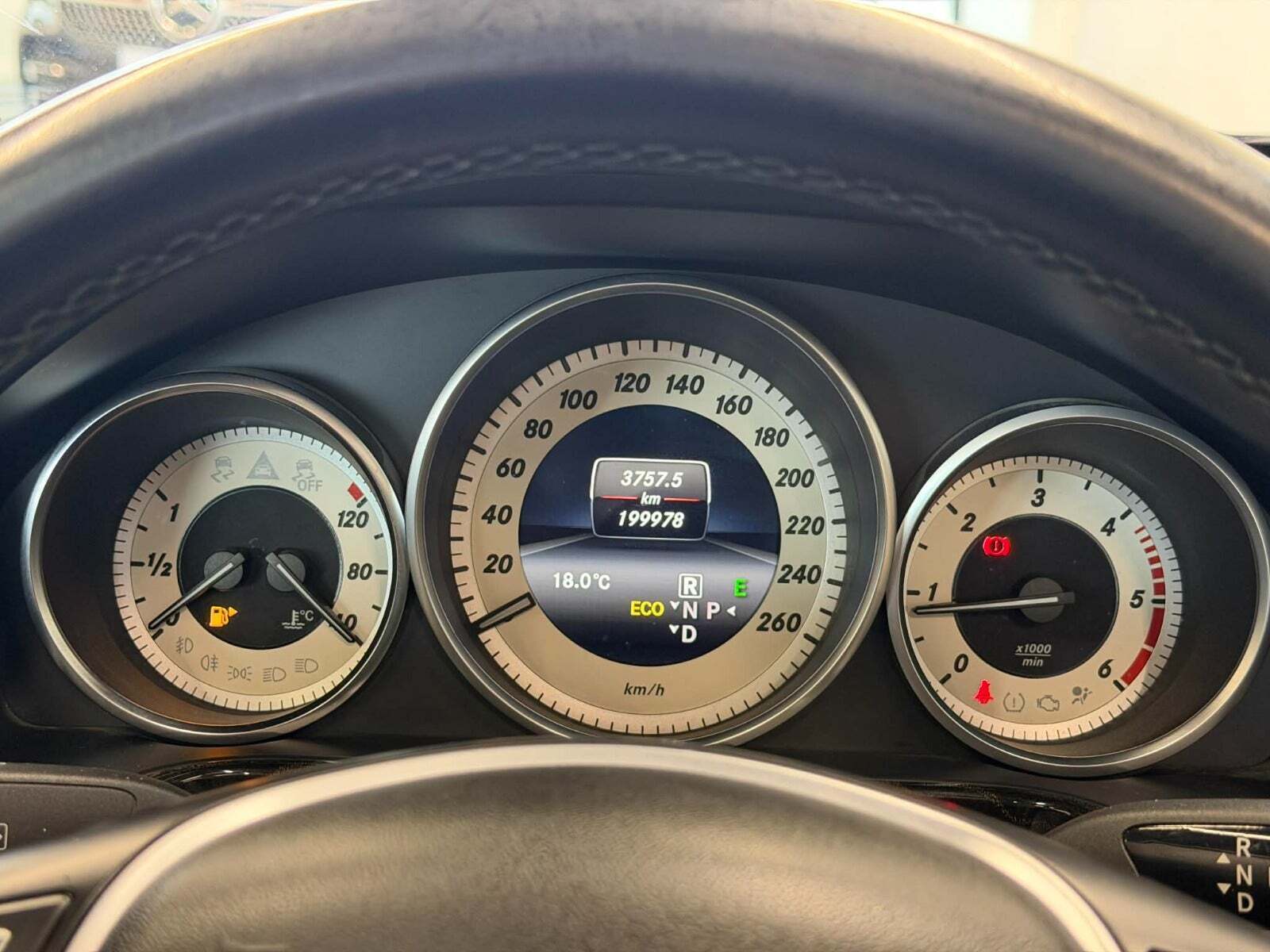 Blå Mercedes E250 fra 2014