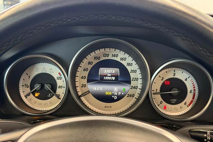 Blå Mercedes E250 fra 2014