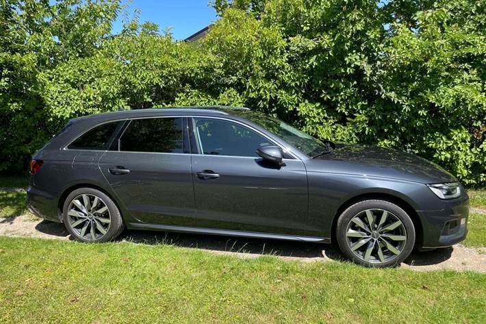 Grå Audi A4 fra 2020