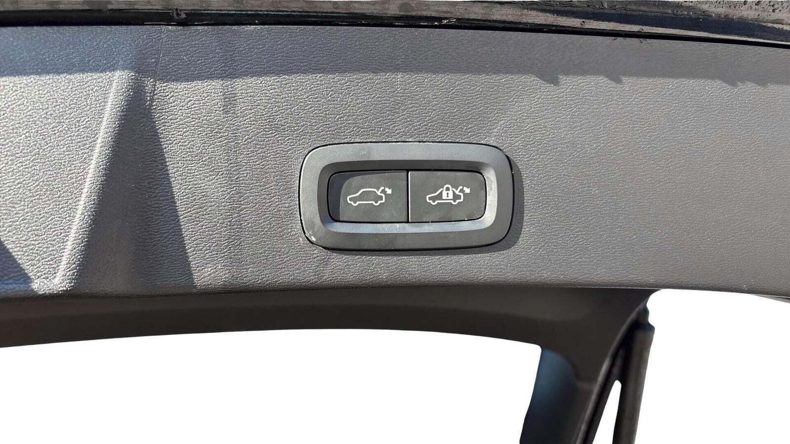 Sort Volvo XC40 fra 2023