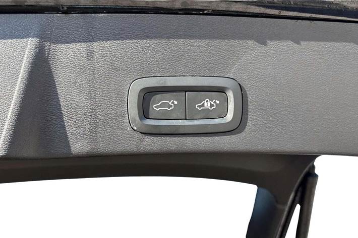 Sort Volvo XC40 fra 2023