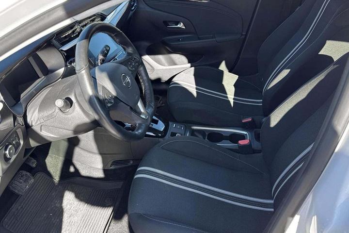 Hvid Opel Corsa-e fra 2023