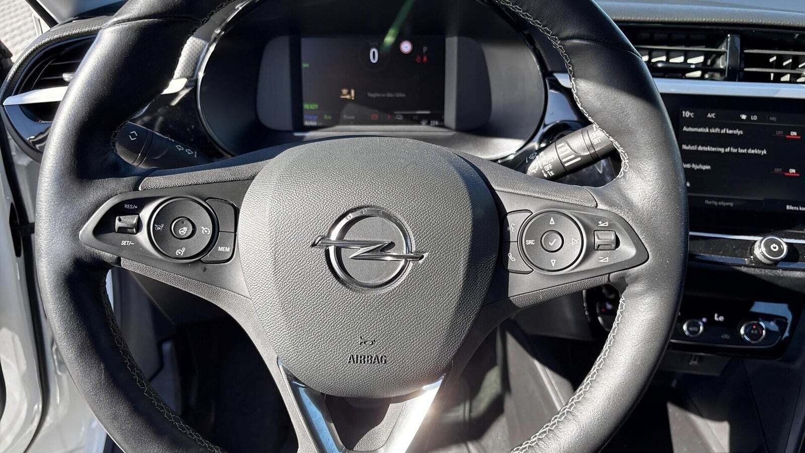 Hvid Opel Corsa-e fra 2023