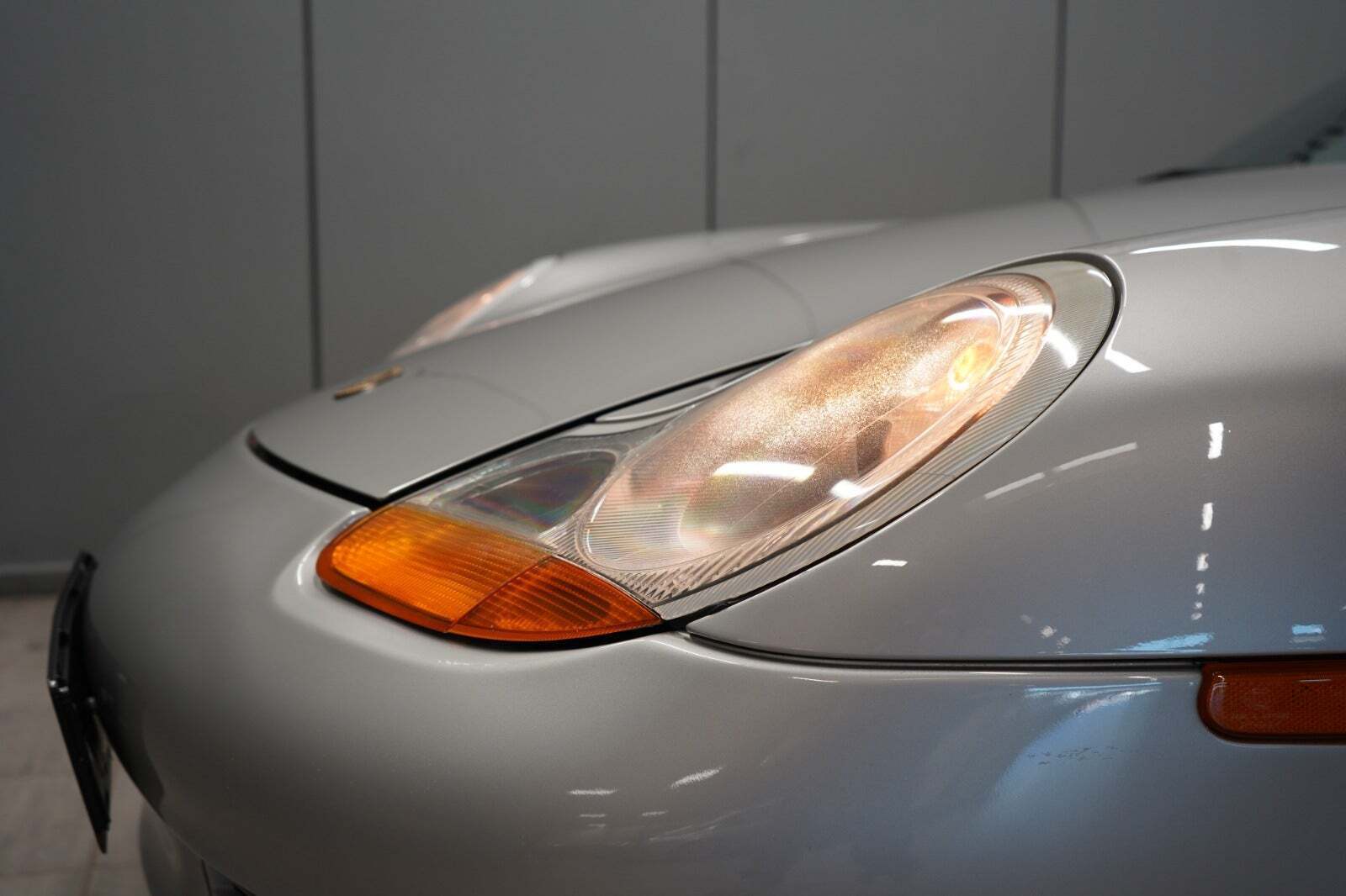 Sølv Porsche Boxster fra 1997