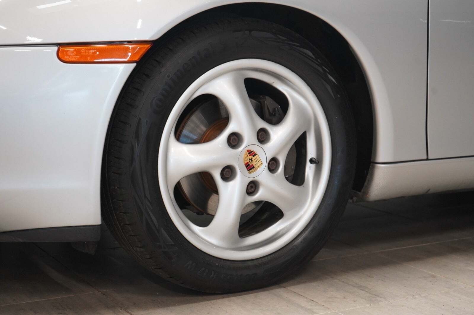 Sølv Porsche Boxster fra 1997