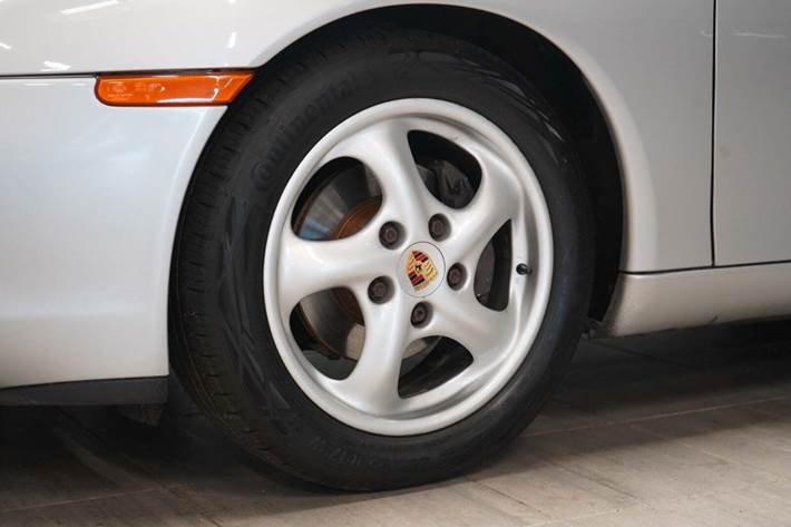 Sølv Porsche Boxster fra 1997