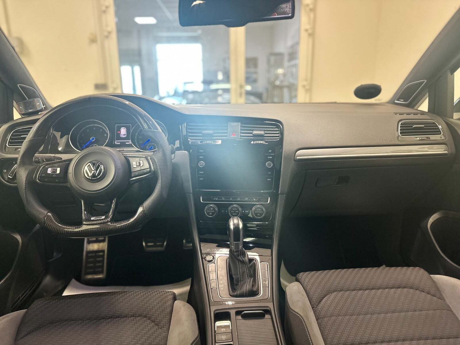 Sort VW Golf VII fra 2016