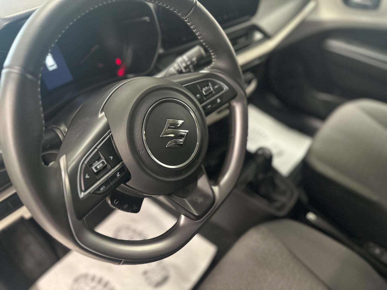 Sort Suzuki Swift fra 2024