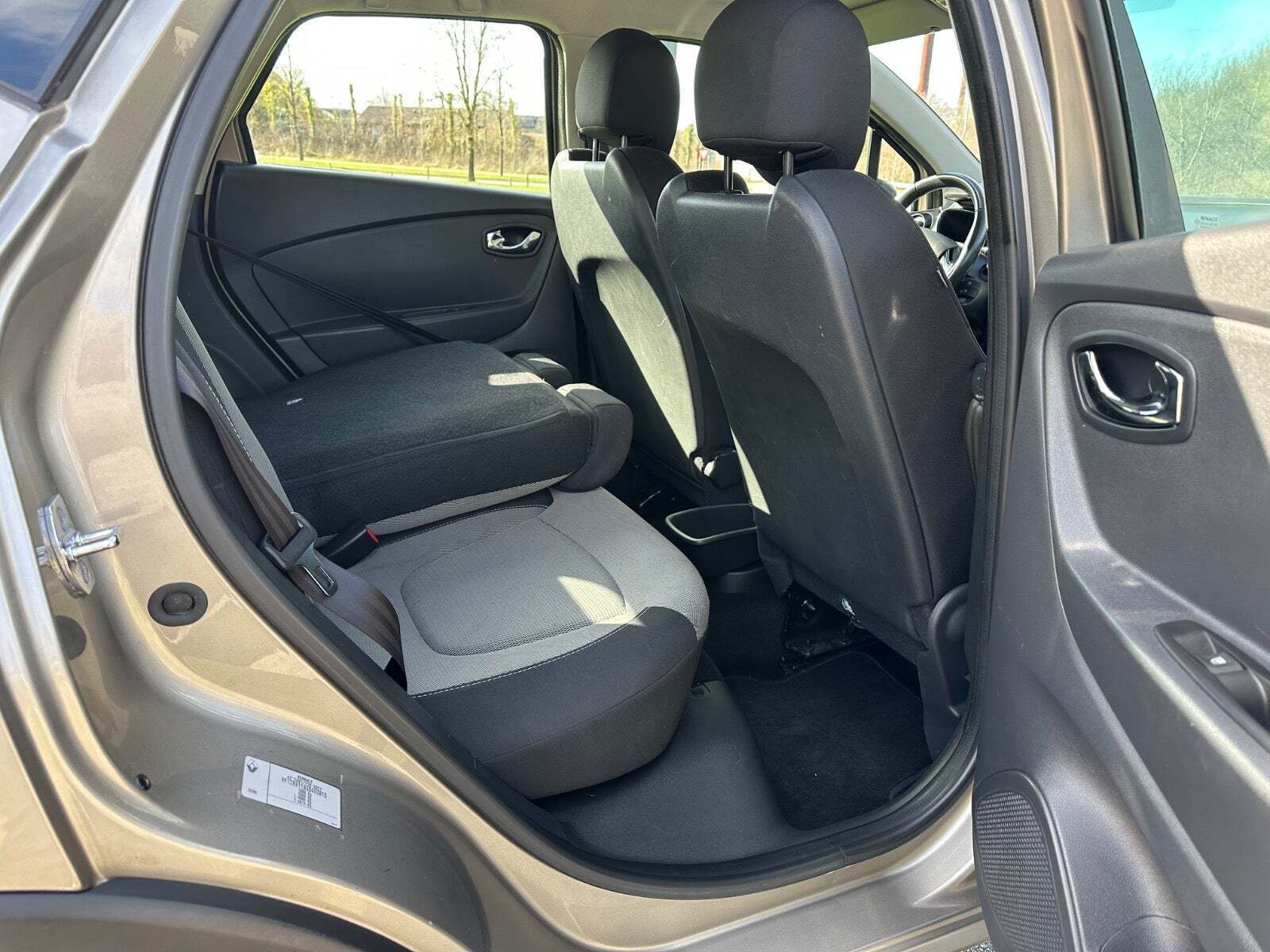 Brun Renault Captur fra 2016