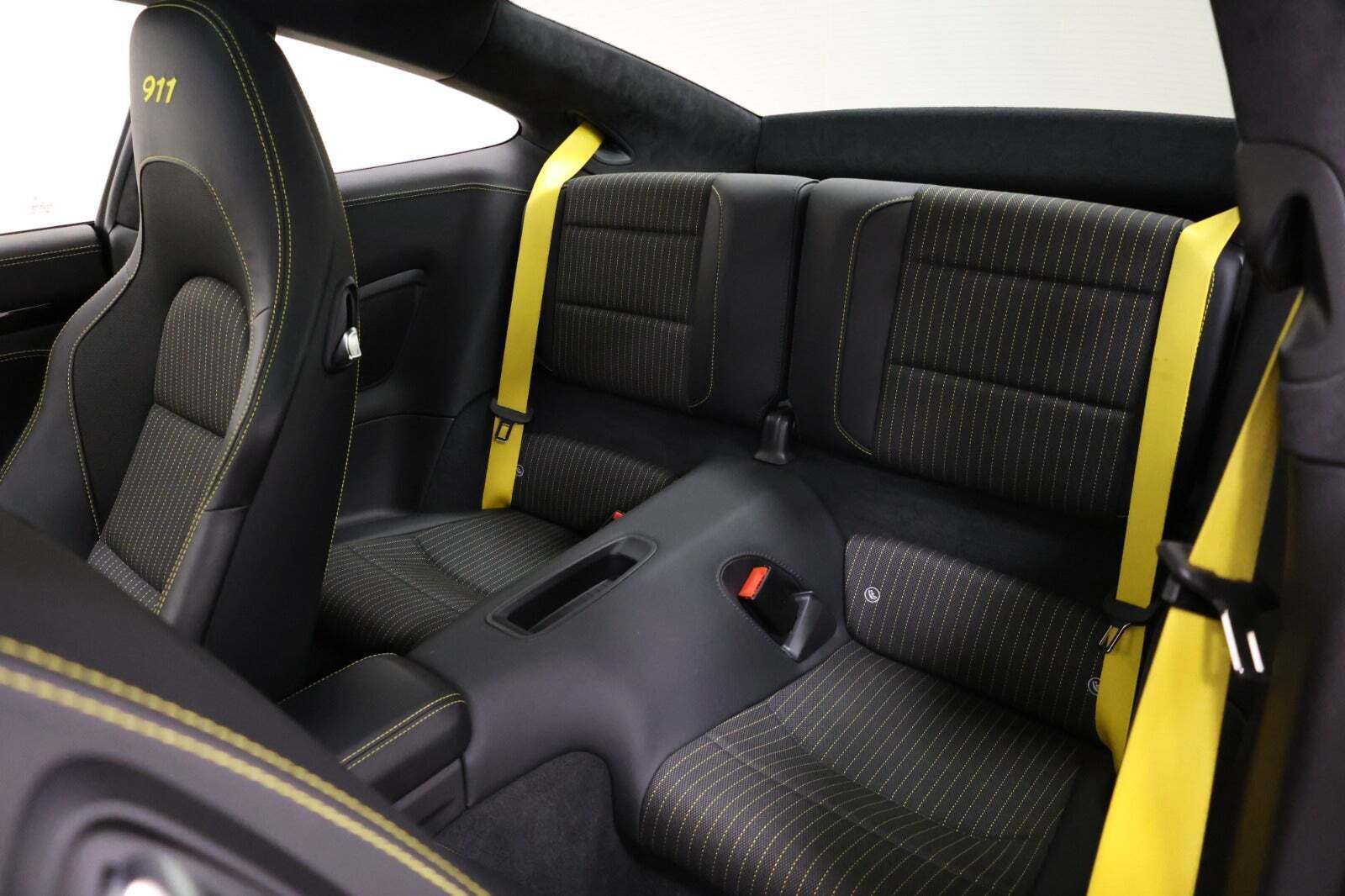 Gul Porsche 911 Carrera T fra 2018