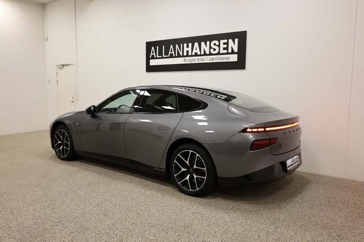 Grå Xpeng P7 fra 2023