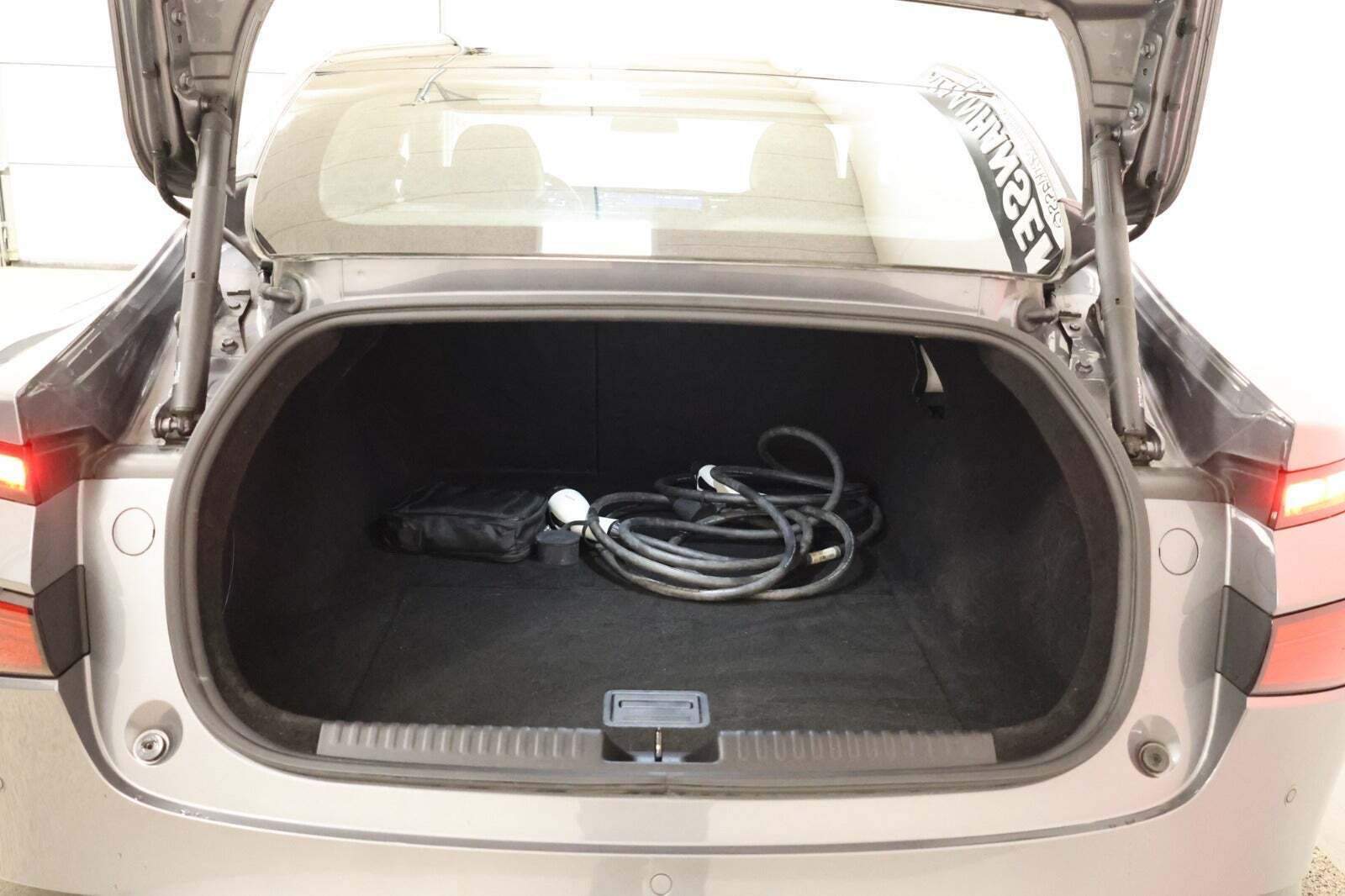 Grå Xpeng P7 fra 2023