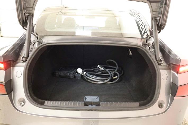 Grå Xpeng P7 fra 2023