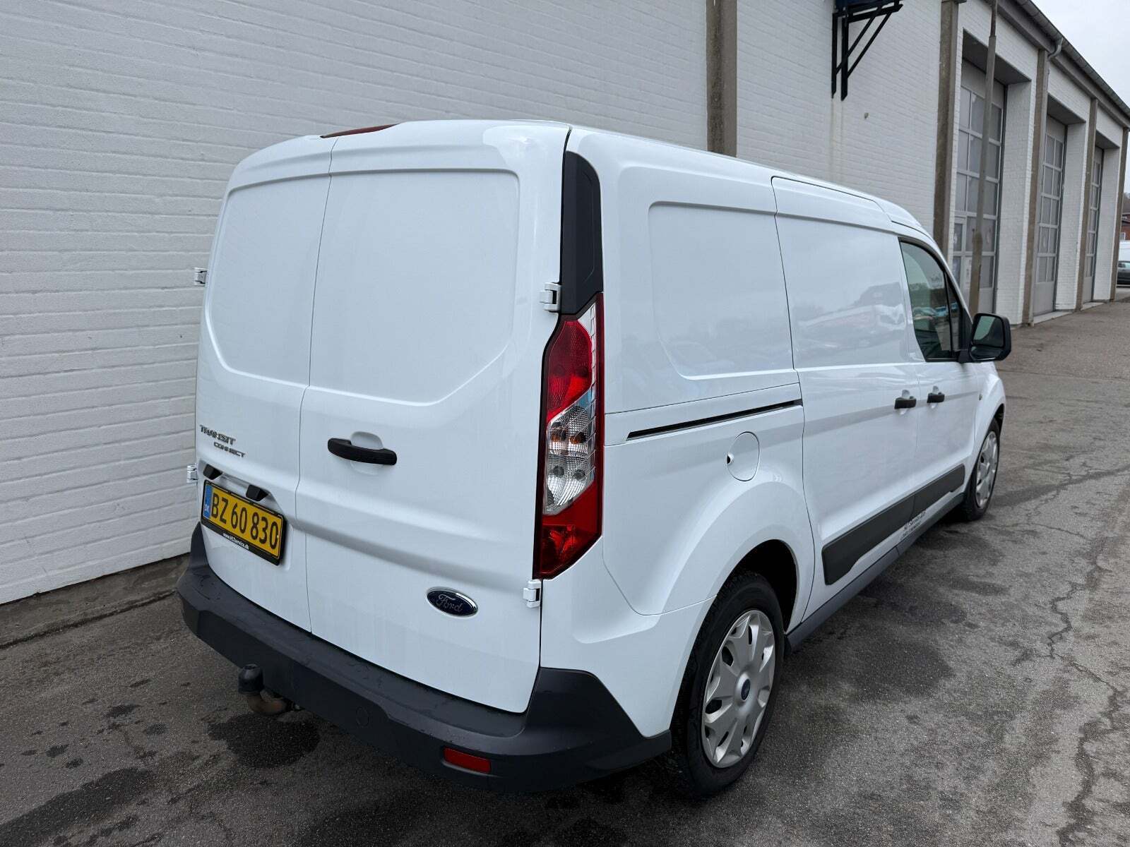 Hvid Ford Transit Connect fra 2017