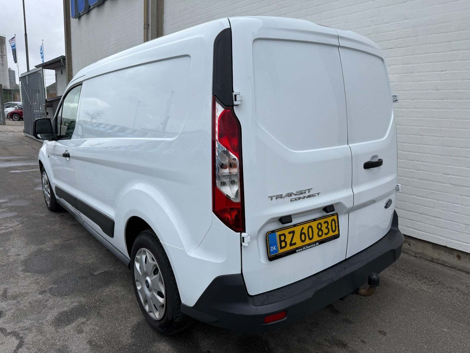Hvid Ford Transit Connect fra 2017