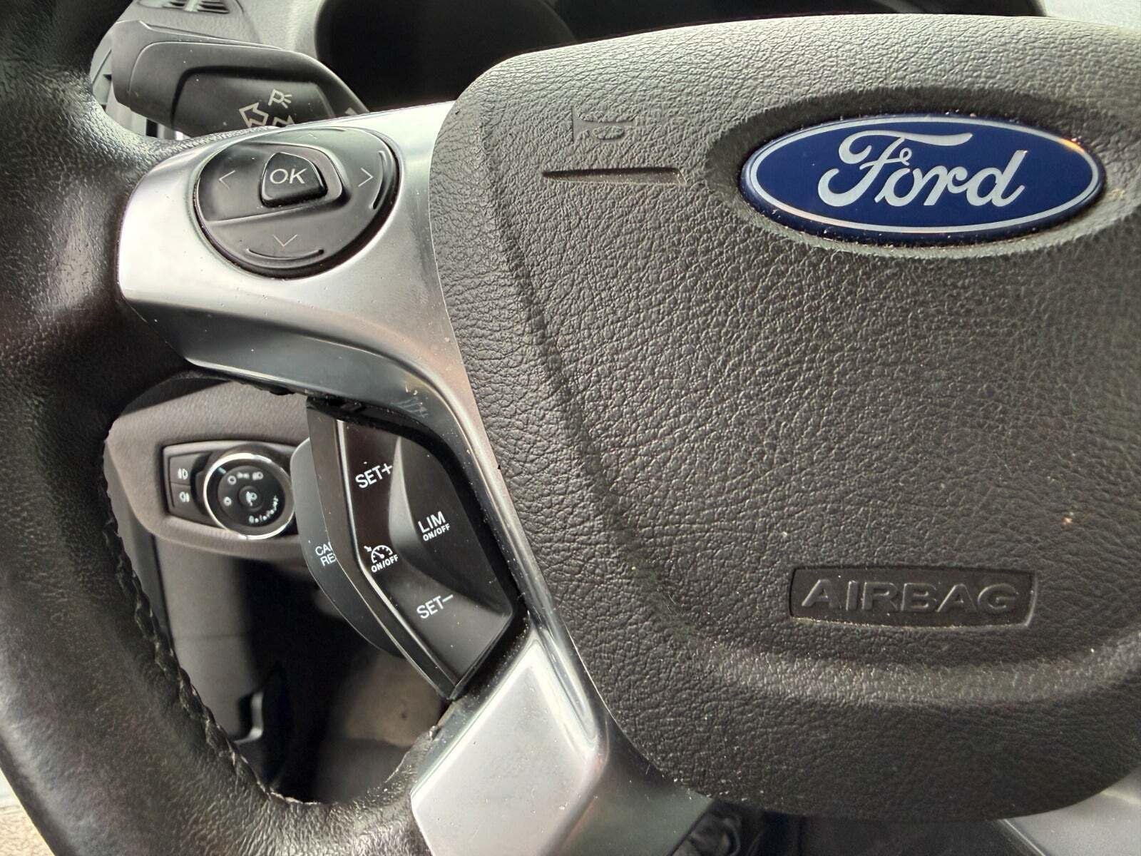 Hvid Ford Transit Connect fra 2017