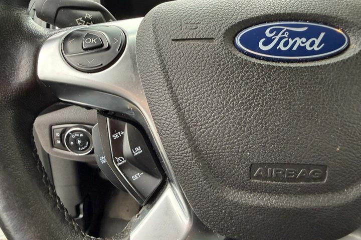 Hvid Ford Transit Connect fra 2017