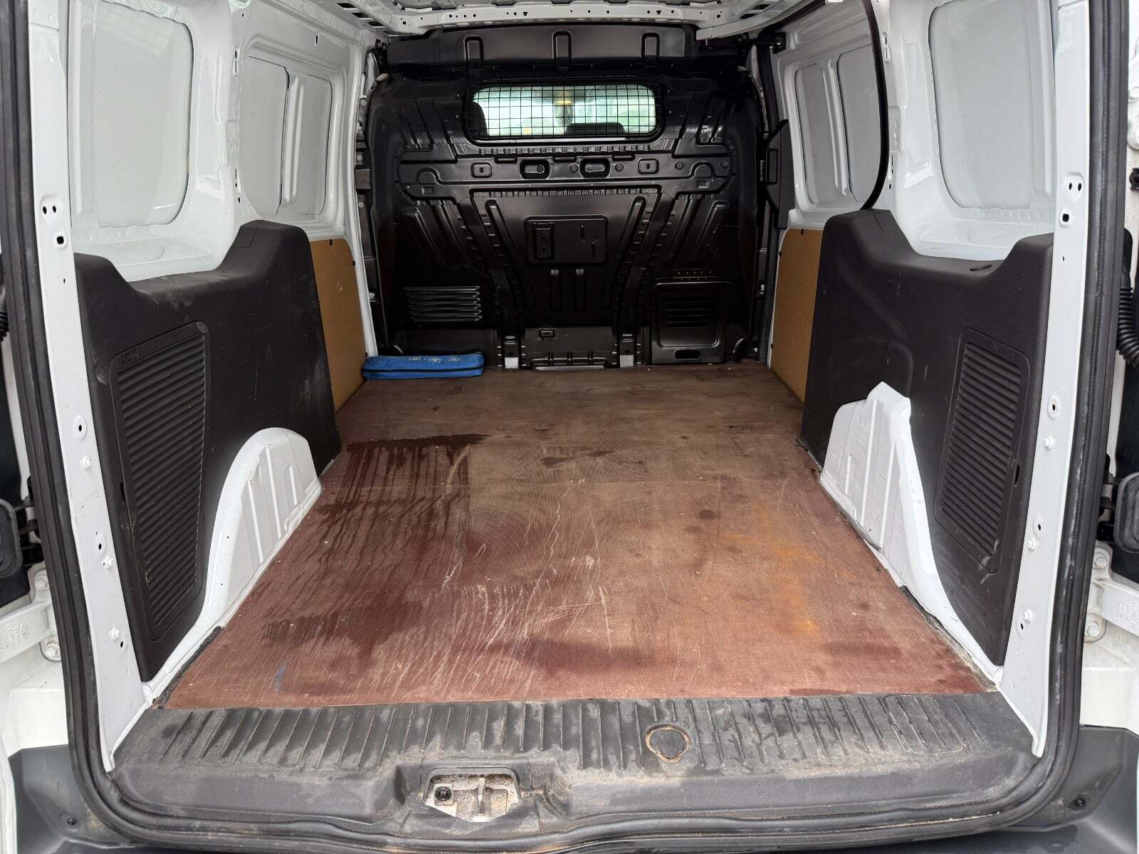 Hvid Ford Transit Connect fra 2017