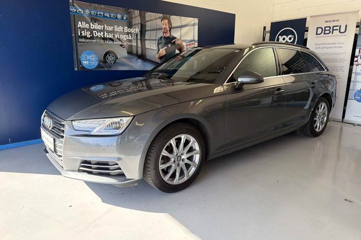 Grå Audi A4 fra 2018 set udefra