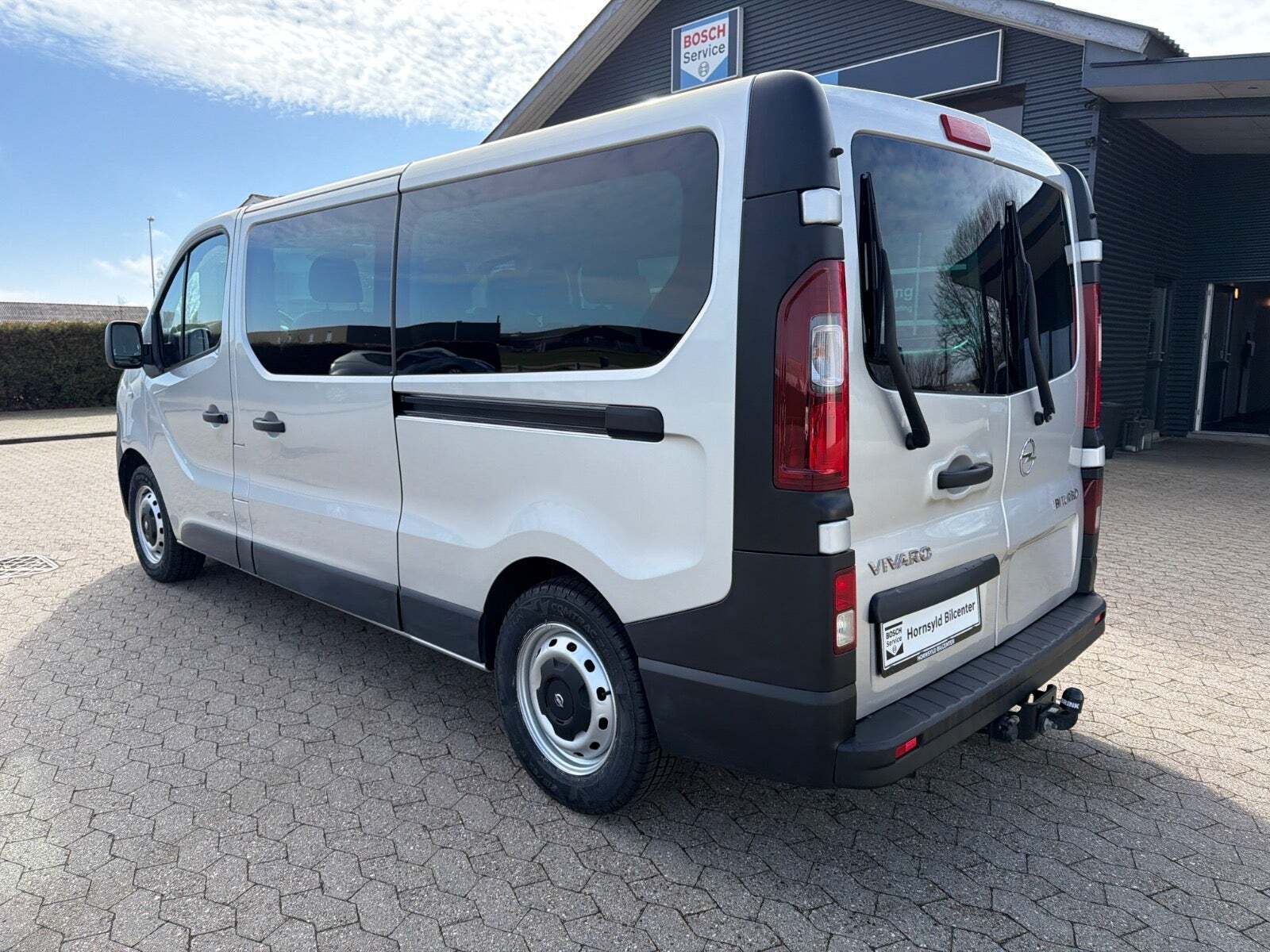 Sølv Opel Vivaro fra 2017