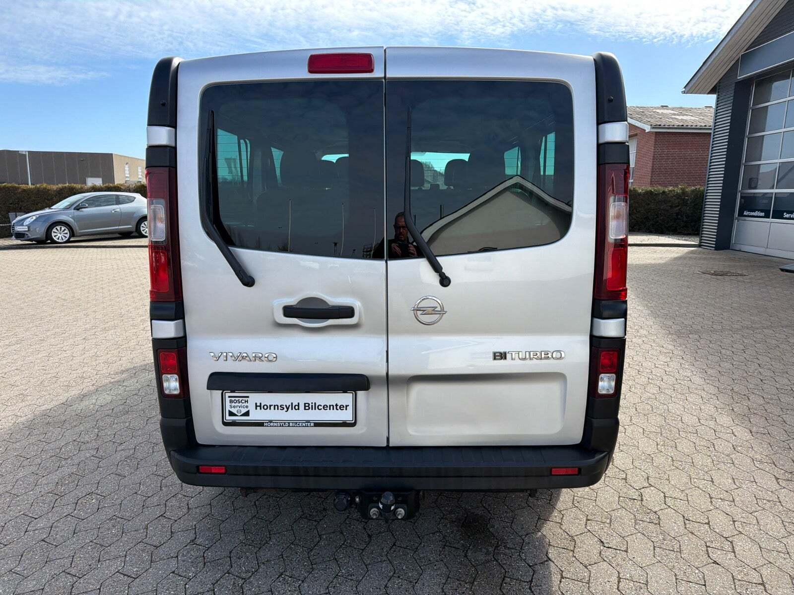 Sølv Opel Vivaro fra 2017