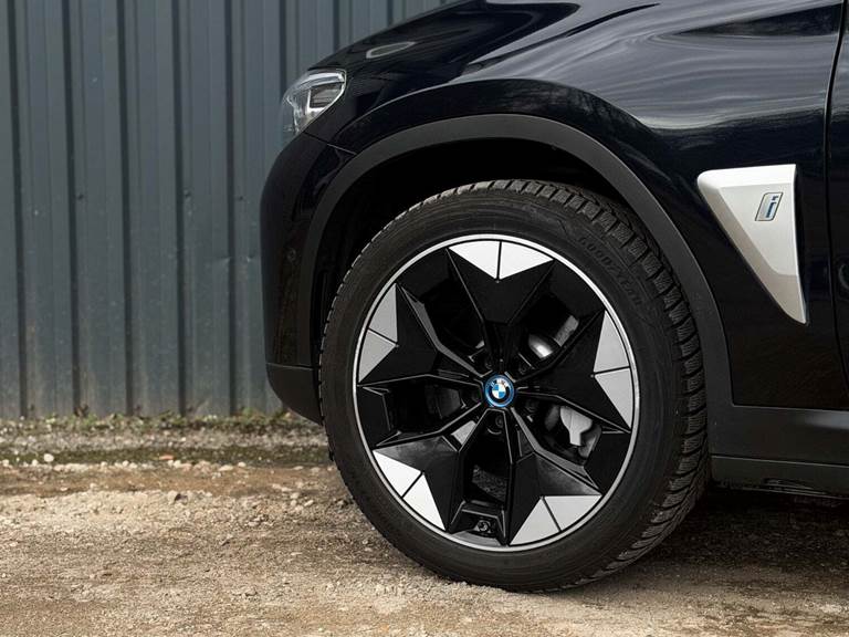 BMW iX3 Charged Plus