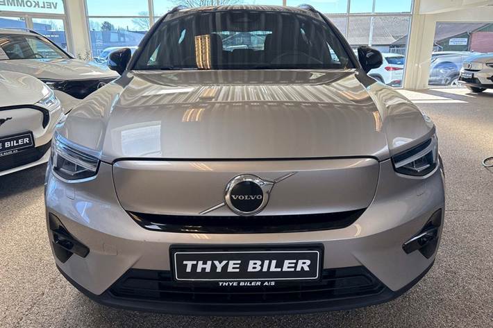 Orange Volvo XC40 fra 2023