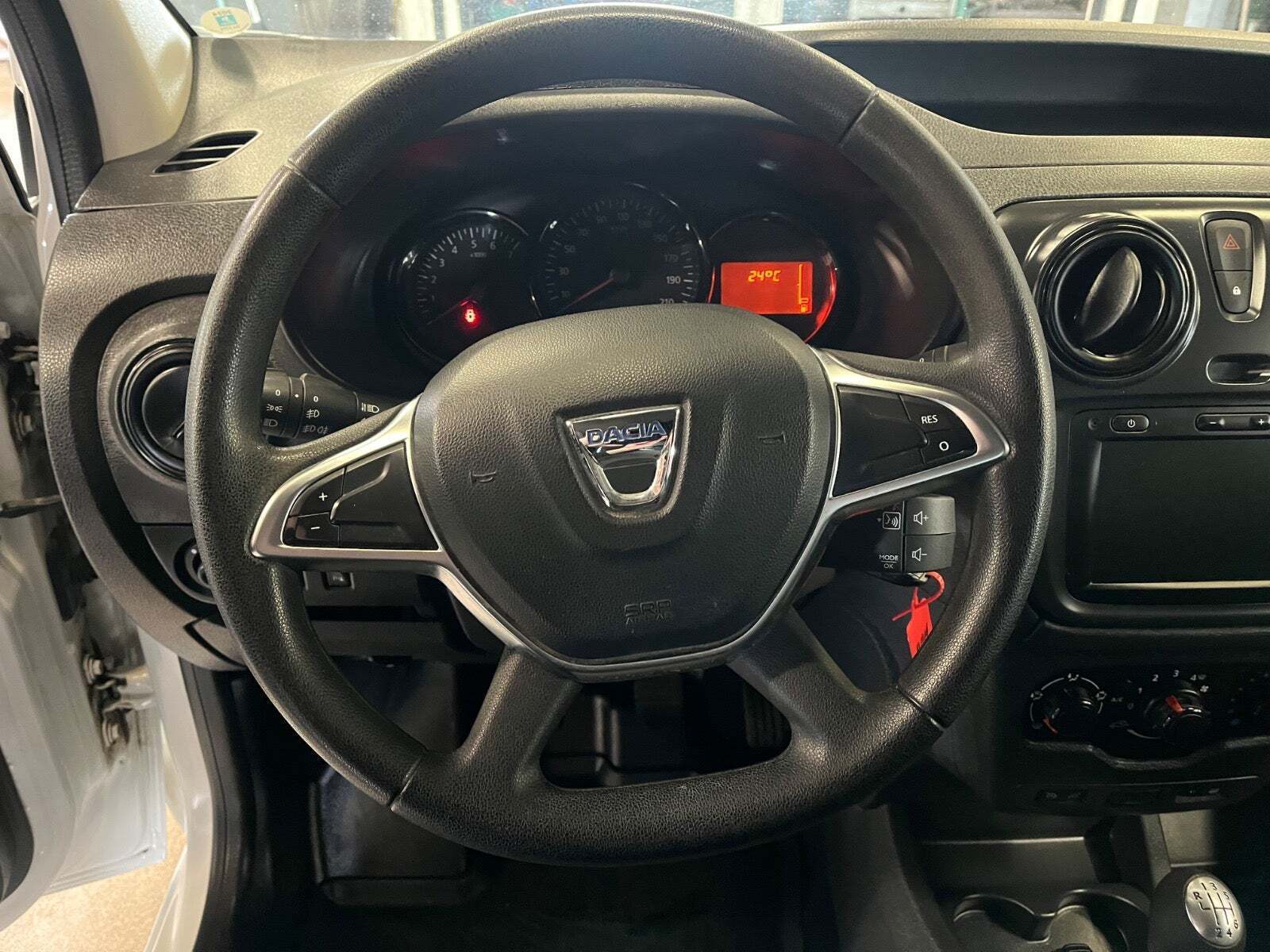 Hvid Dacia Dokker fra 2020