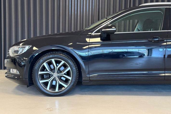 Sort VW Passat fra 2018