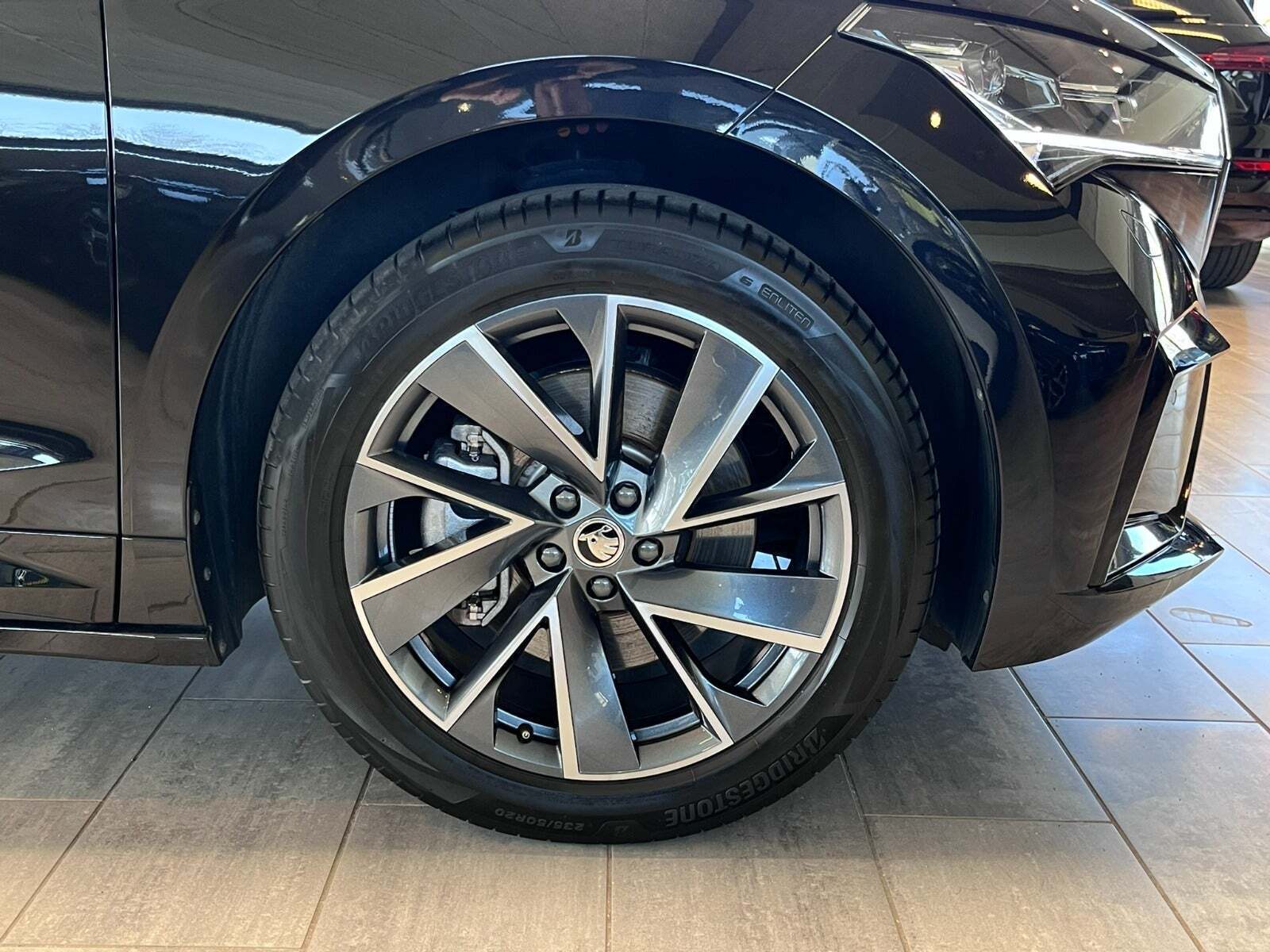 Sort Skoda Enyaq fra 2025