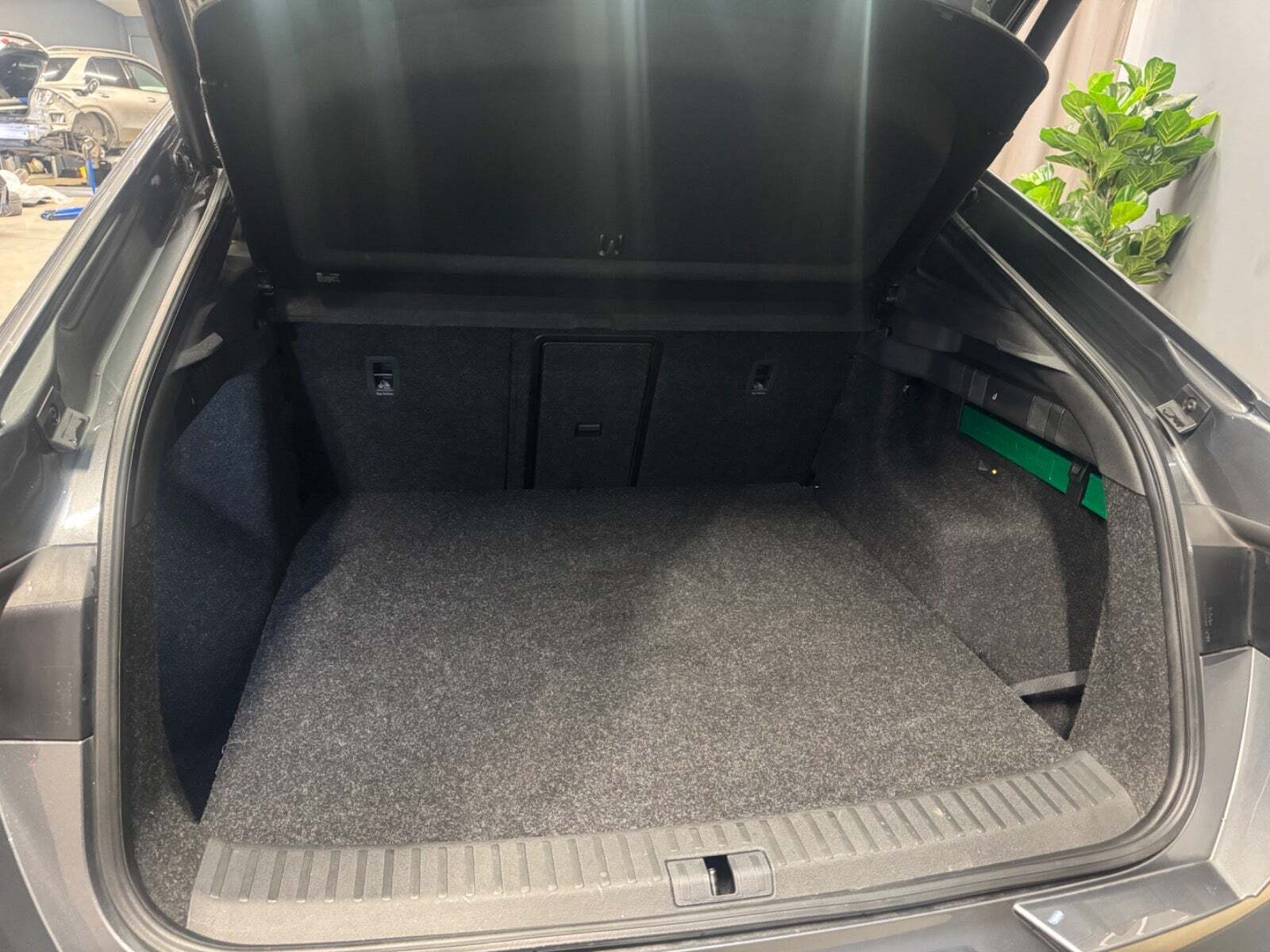 Grå Skoda Enyaq fra 2024