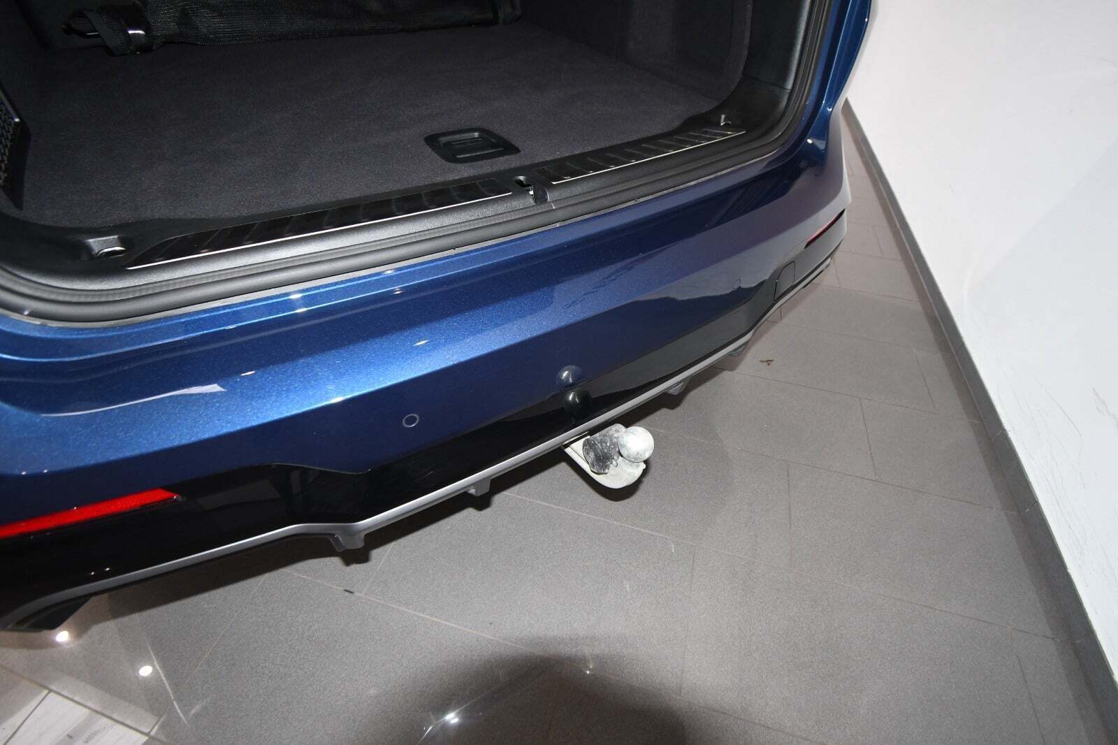 Blå BMW iX3 fra 2025