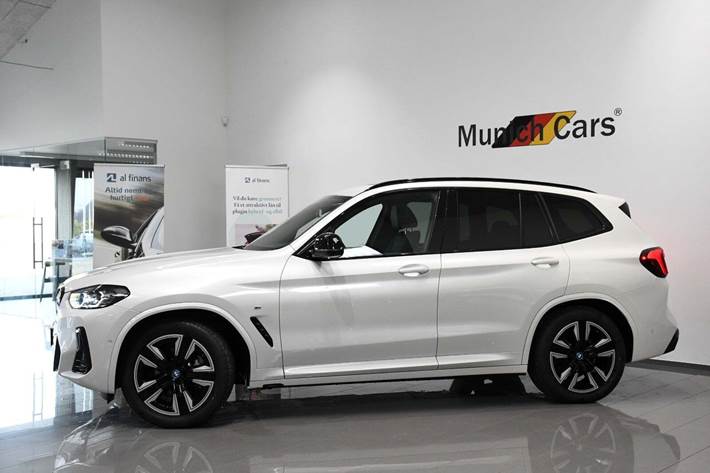 Hvid BMW iX3 fra 2025