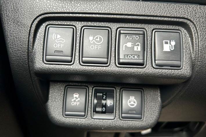 Hvid Nissan Leaf fra 2015