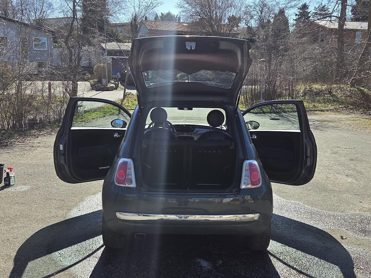 Grå Fiat 500 fra 2012