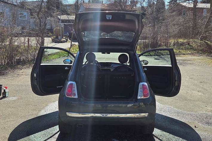 Grå Fiat 500 fra 2012