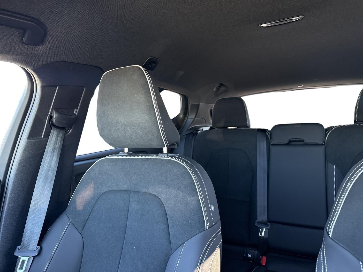 Grå Volvo XC40 fra 2023