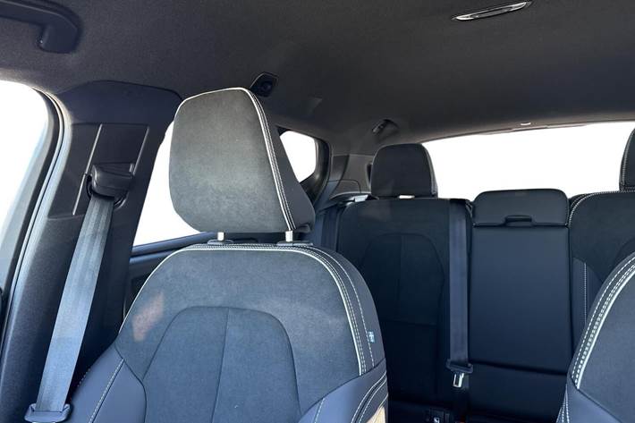 Grå Volvo XC40 fra 2023