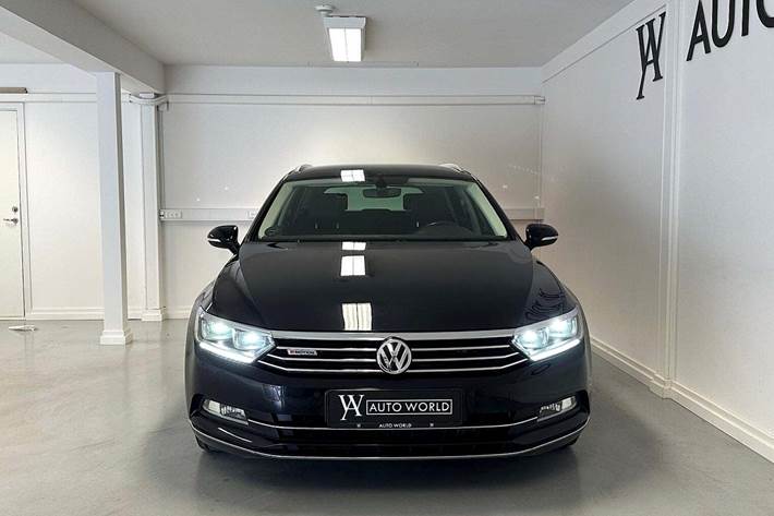 Sort VW Passat fra 2017