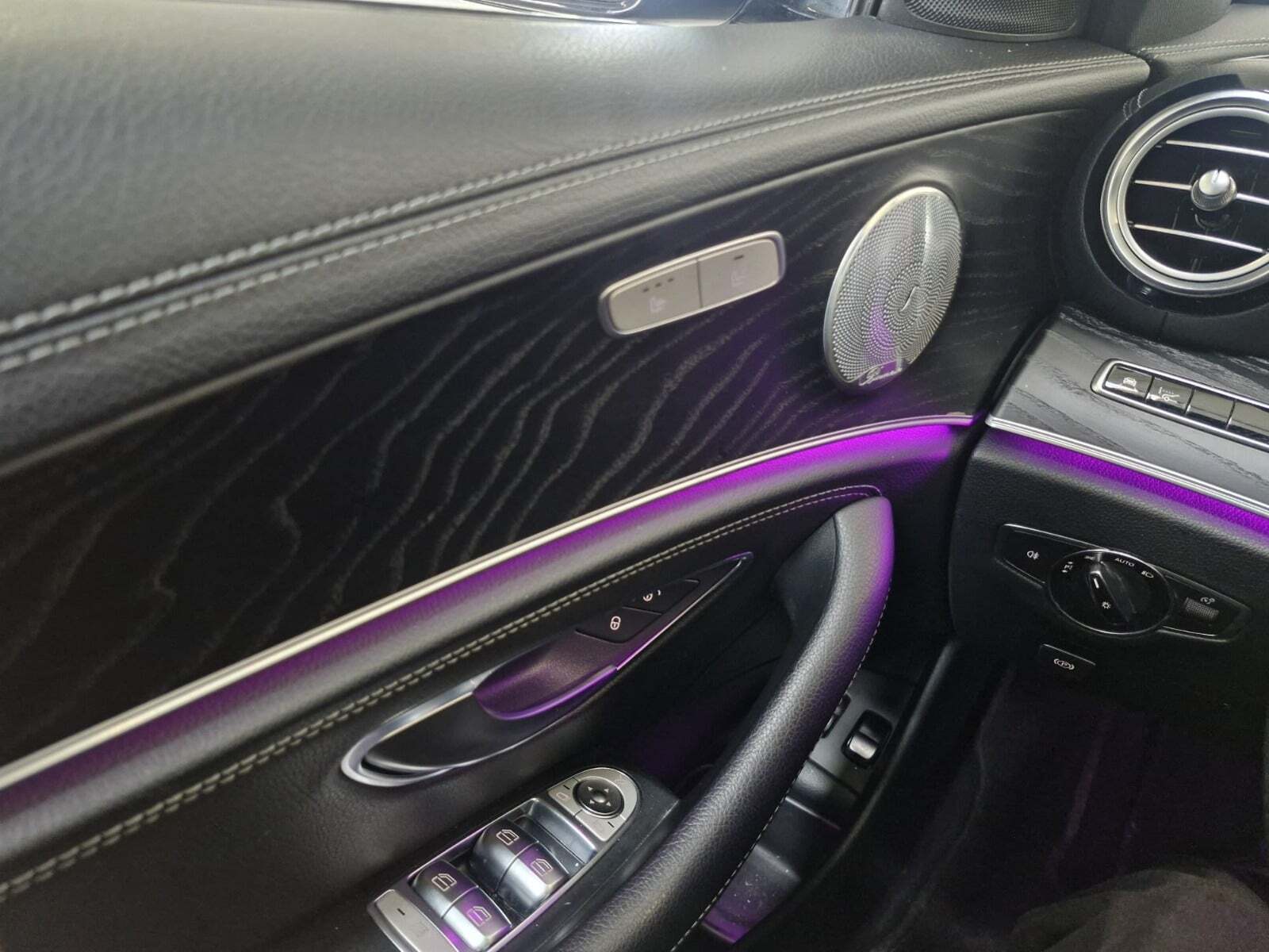 Grå Mercedes E220 d fra 2017