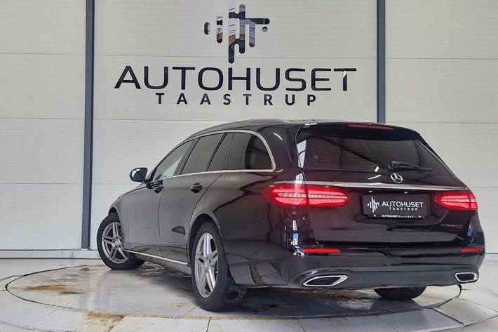 Sort Mercedes E220 d fra 2018