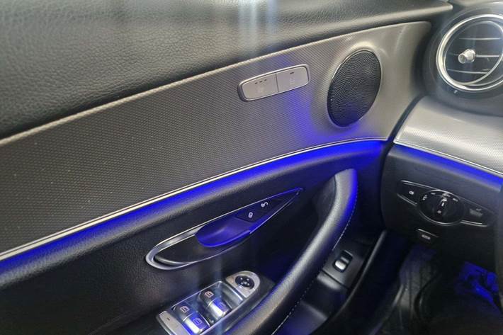 Sort Mercedes E220 d fra 2018